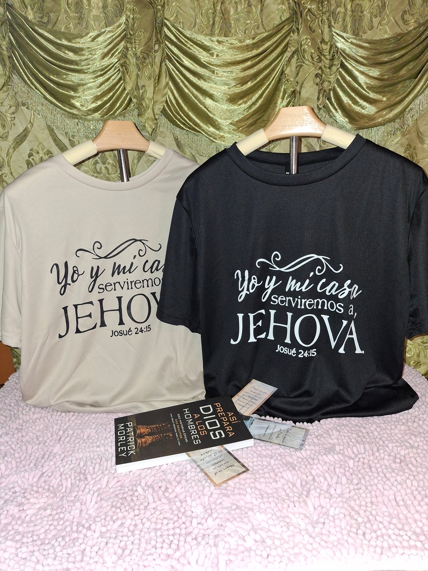 Camiseta casual de manga corta para hombres con impresión de eslogan y cuello redondo.