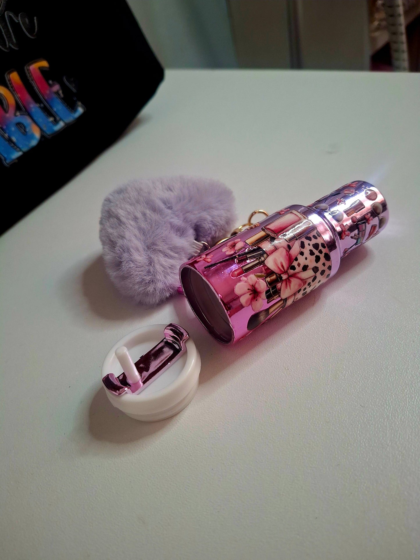 Bolso de lona con multiples bolsillos y llavero Mini Tumbler.