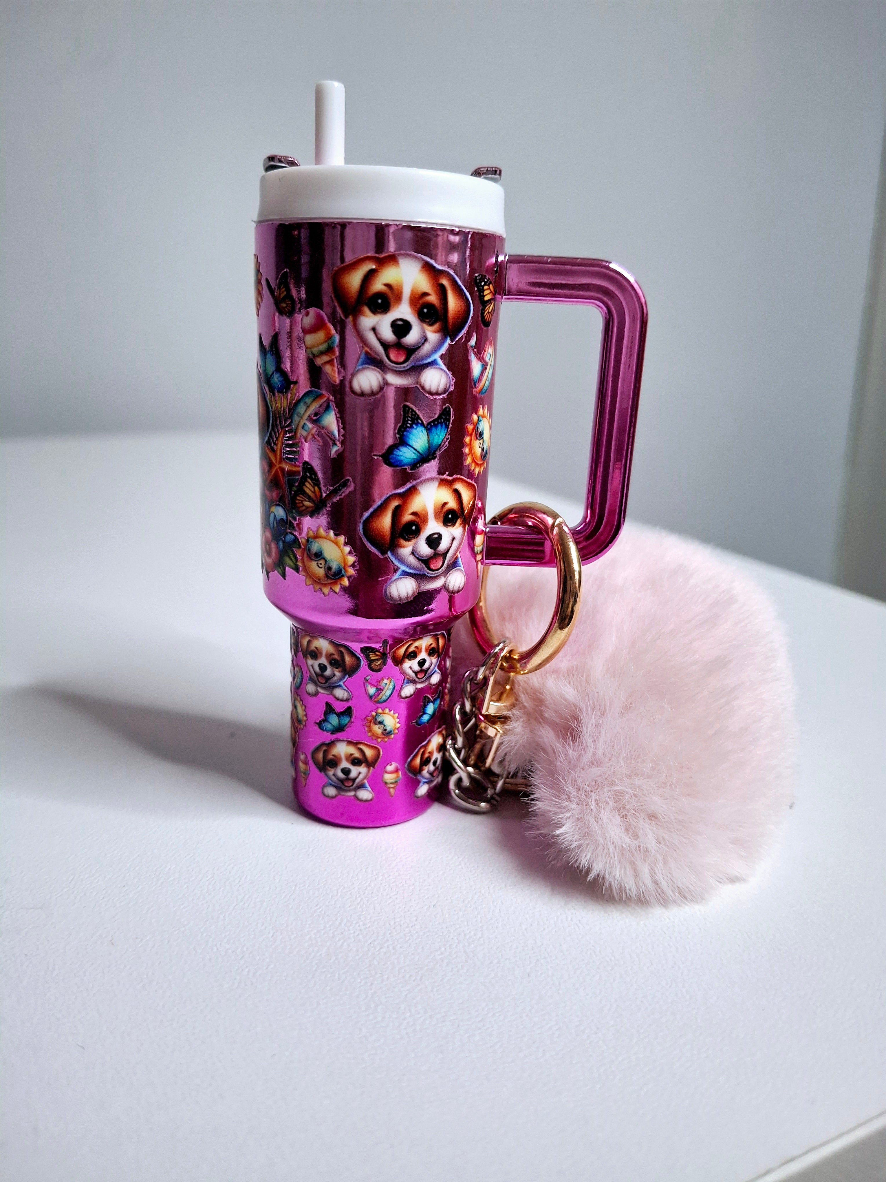 Llavero mini tumbler con pompón y estampado de "HELLO SUMMER"