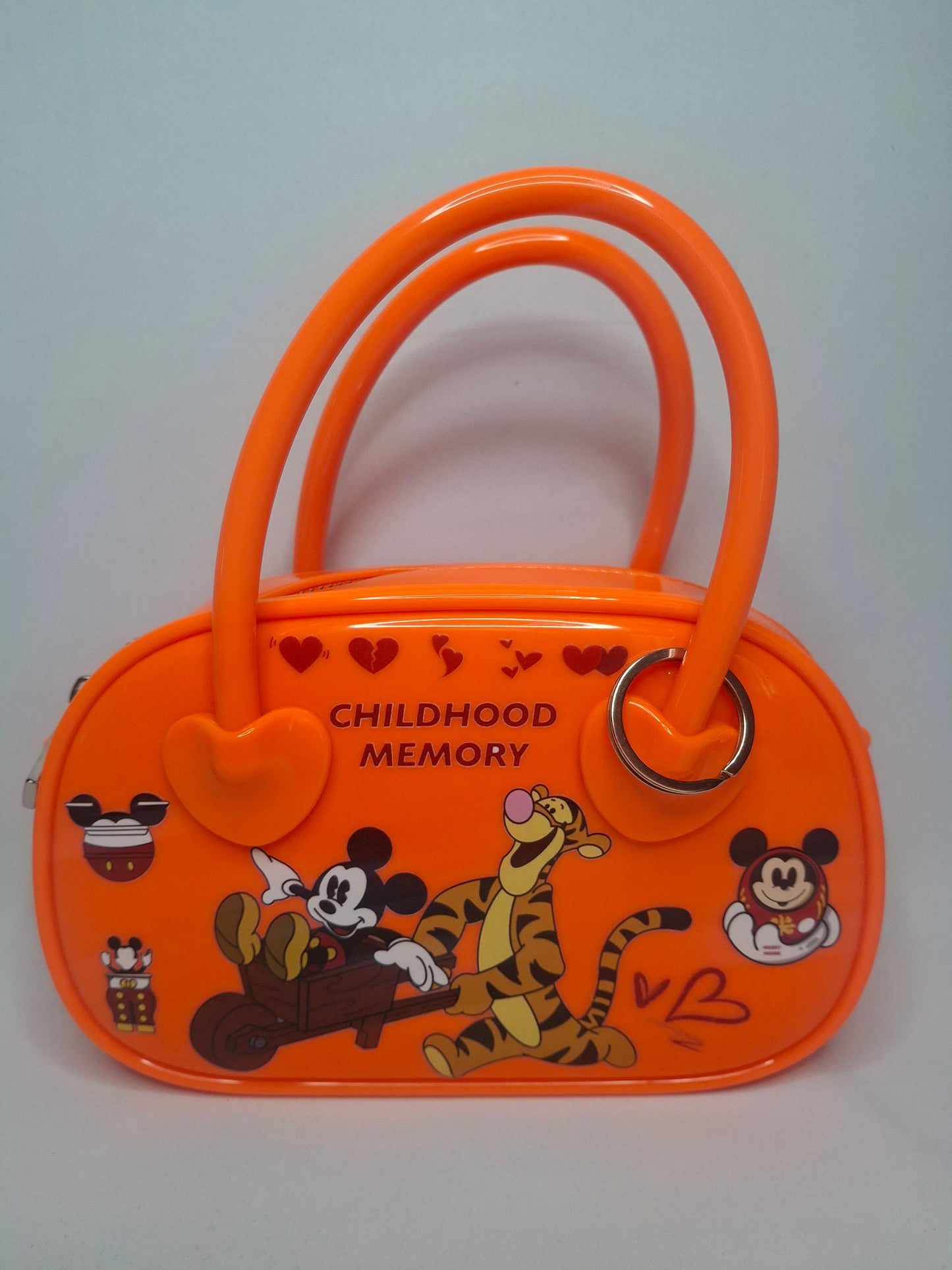 Cartera pequeña con llavero mini tumbler ,pompón y oso de acrilico