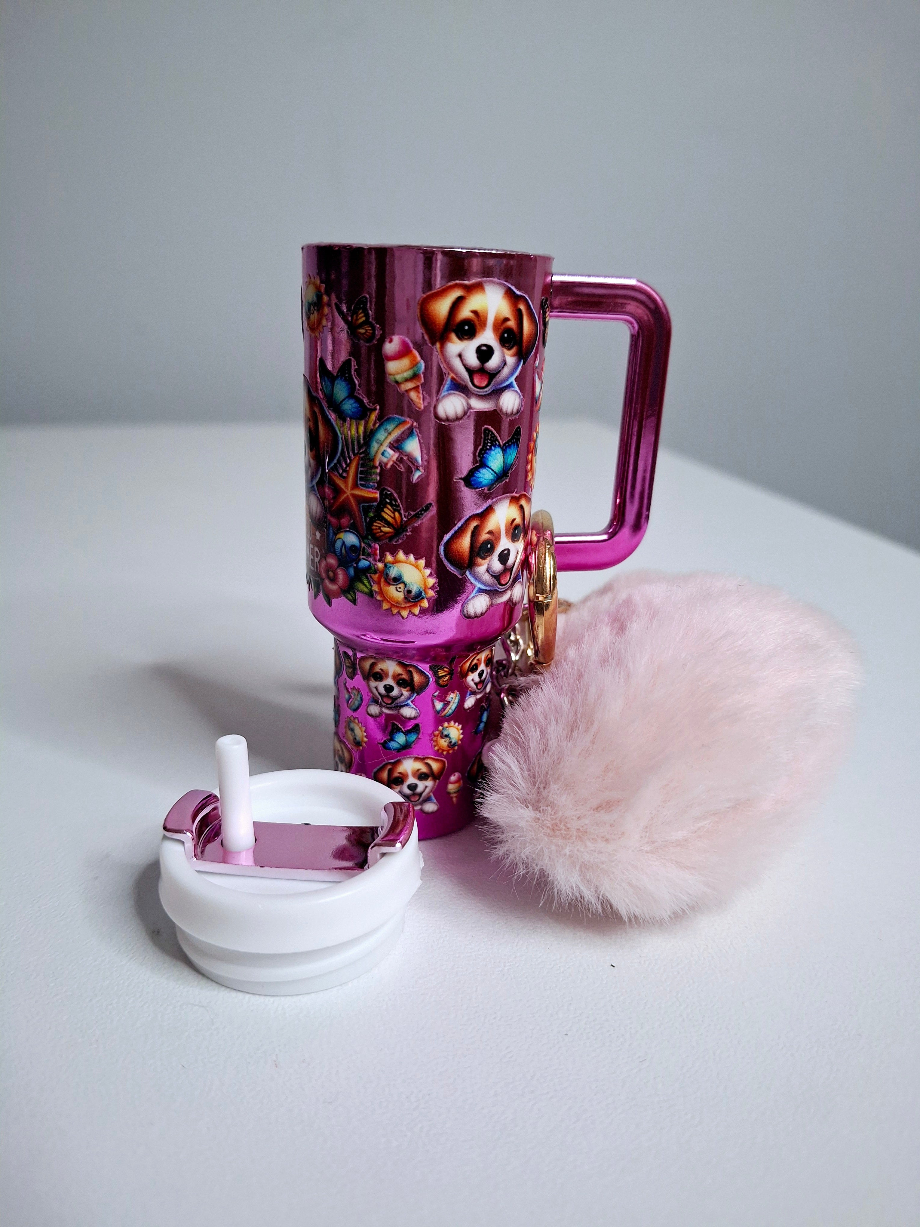 Llavero mini tumbler con pompón y estampado de "HELLO SUMMER"