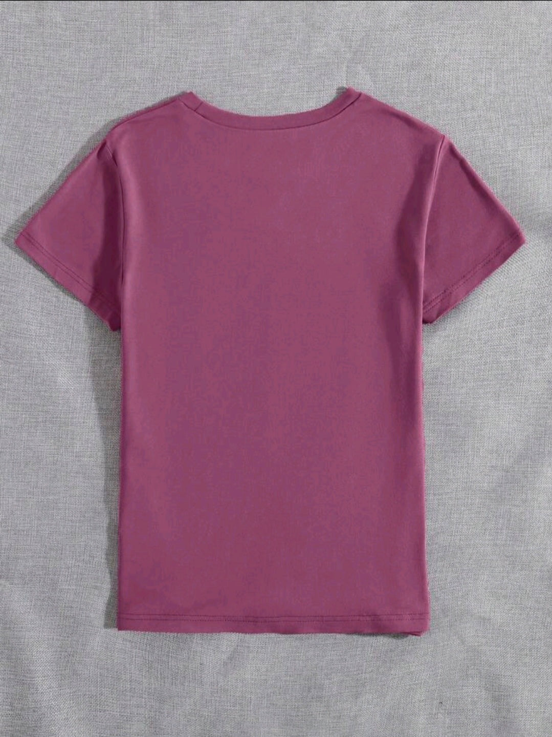Camiseta de manga corta casual de cuello redondo para mujer con estampado gráfico de letras.
