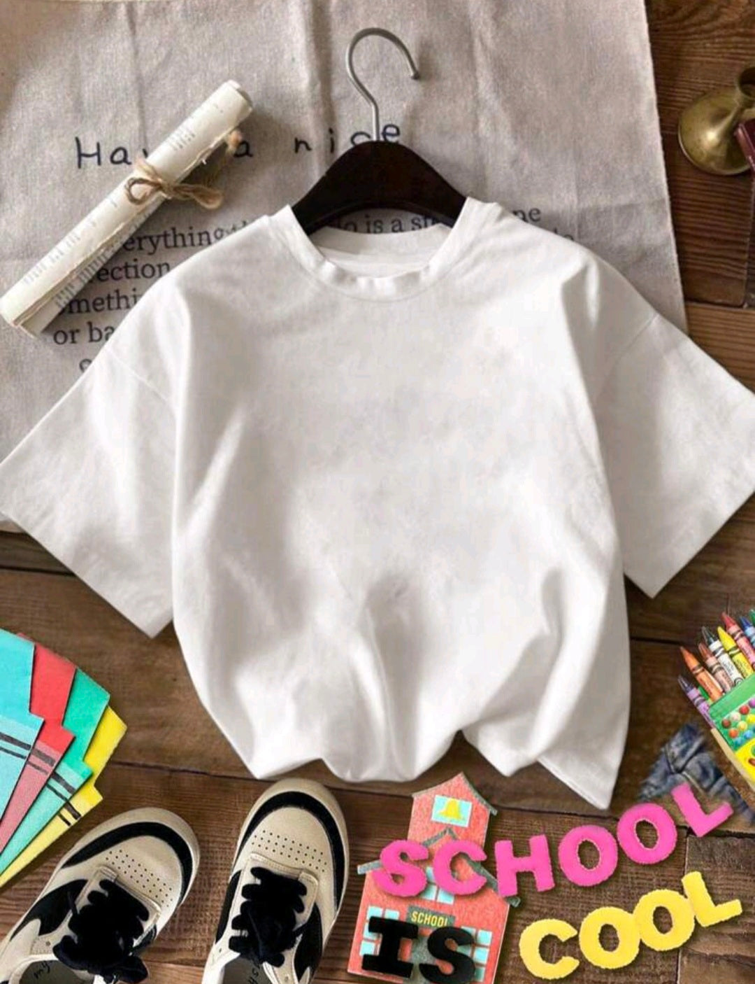 Camiseta de manga corta con cuello redondo de estilo casual para mujer.