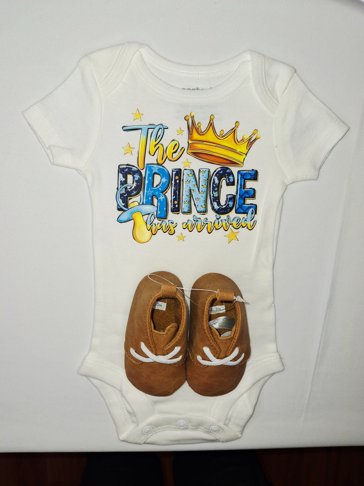 Mameluco con estampado y zapatillas para niño bebé