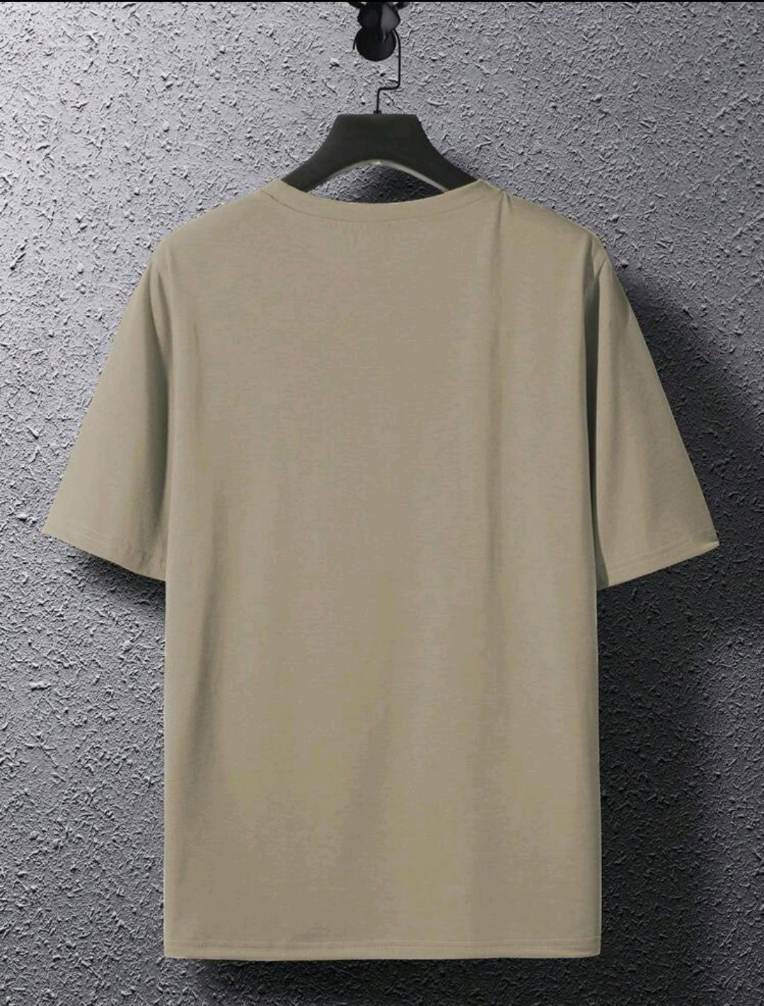 Camiseta casual de manga corta para hombres con impresión de eslogan y cuello redondo.