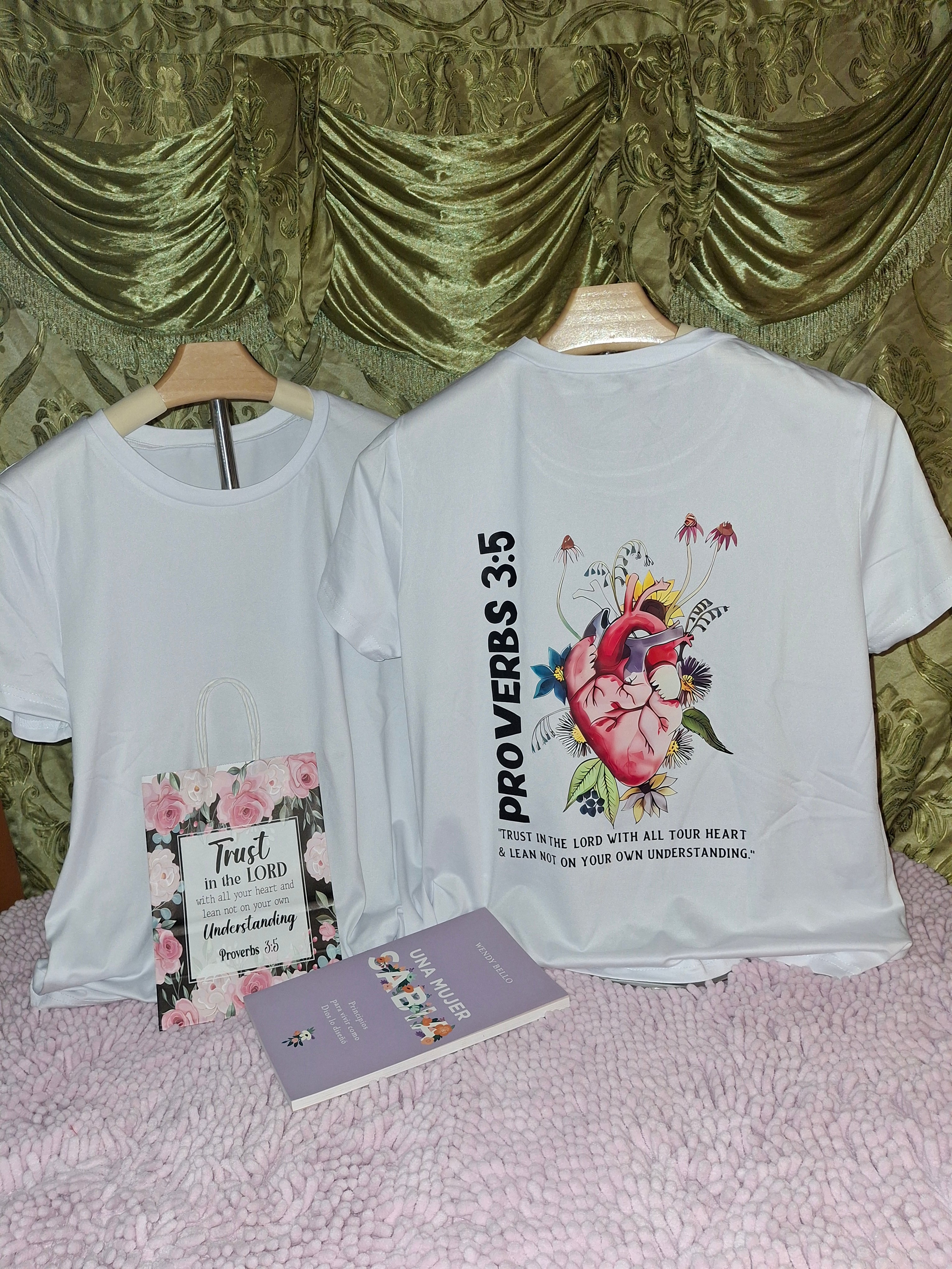 Camiseta de manga corta con cuello redondo de estilo casual para mujer.