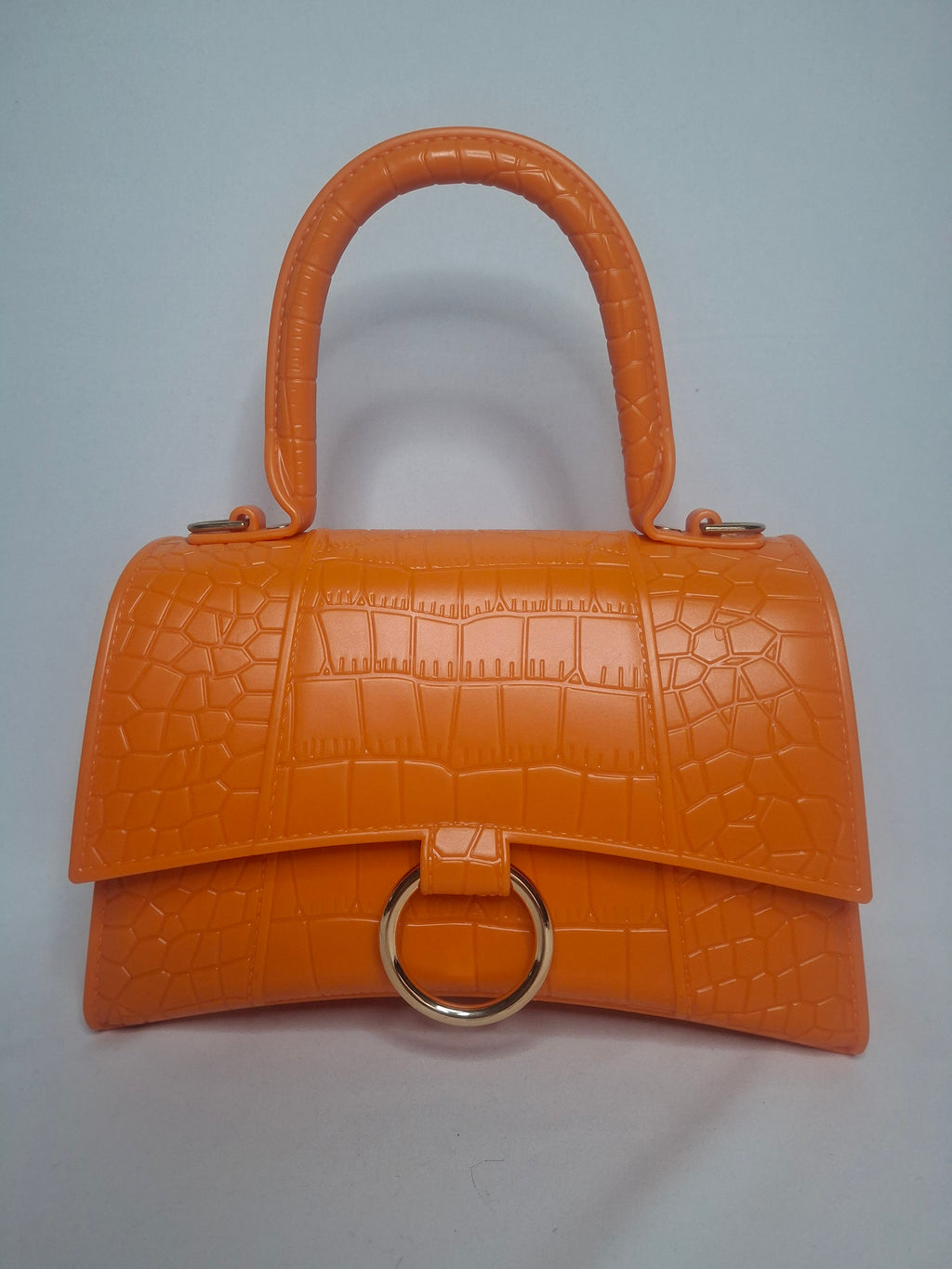 Cartera pequeña con llavero mini tumbler, pompón y osito de acrilico