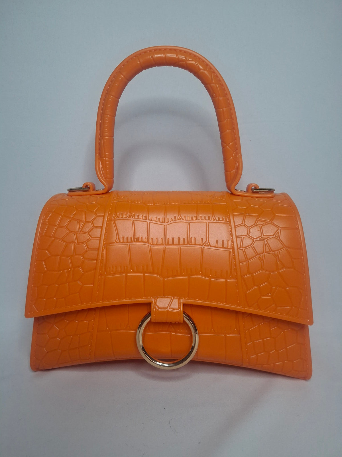 Cartera pequeña con llavero mini tumbler, pompón y osito de acrilico