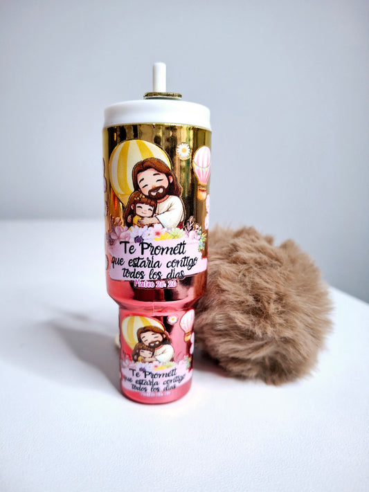 Llavero mini tumbler con pompón y estampado biblico