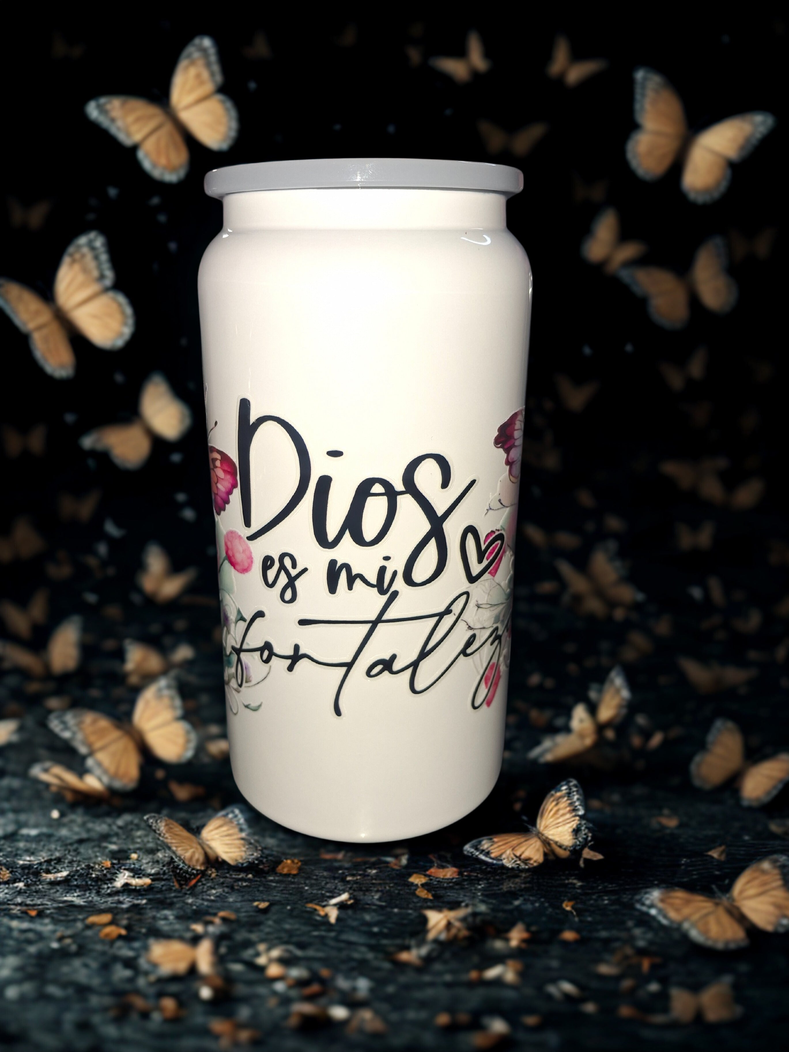 Vaso de acero inoxidable de 16 onzas con estampado "Dios es mi fortaleza" 16 ounce white glass, stainless stell with the print of " Dios es mi fortaleza."